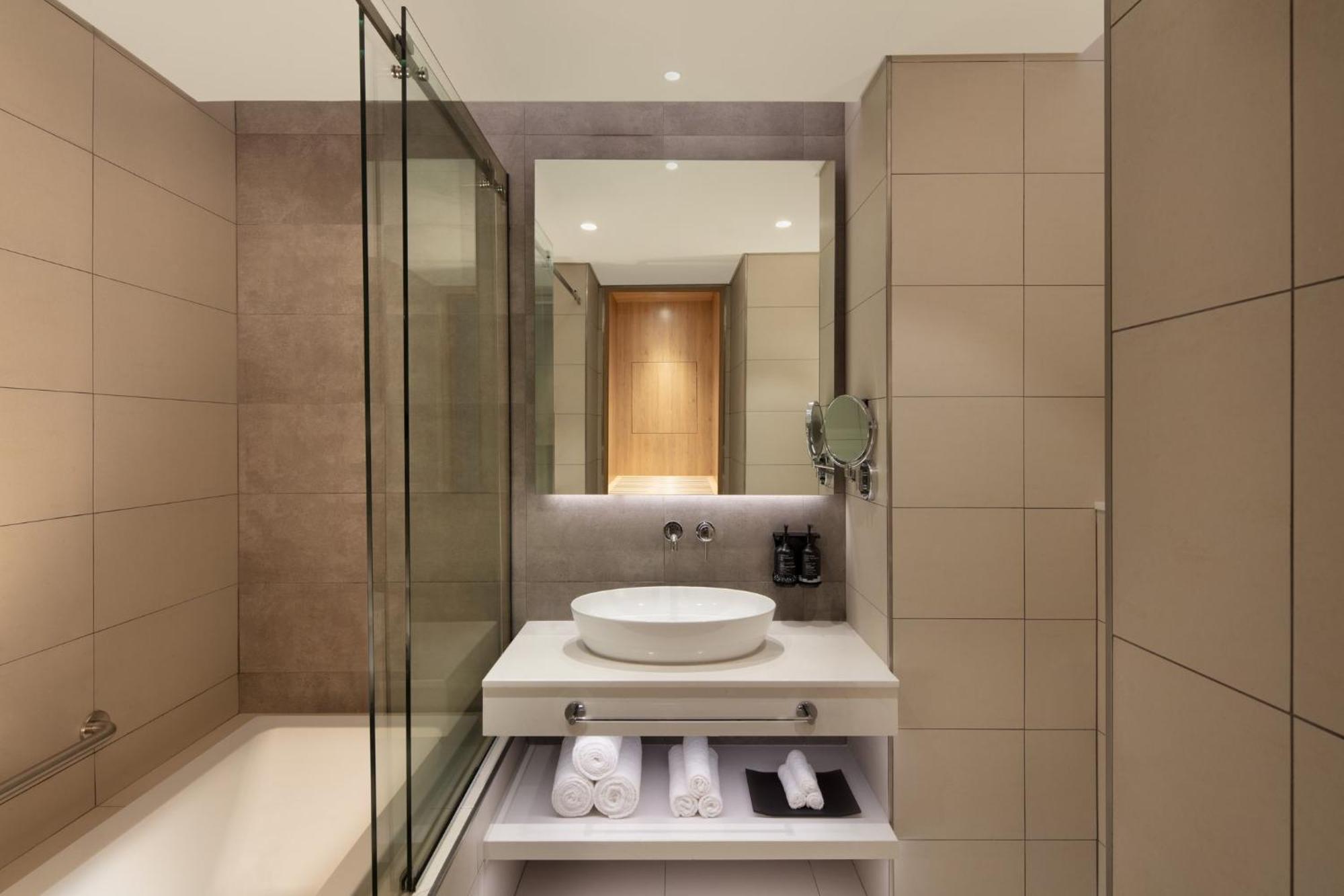 Hotel Business Bay By Ihg Dubai
